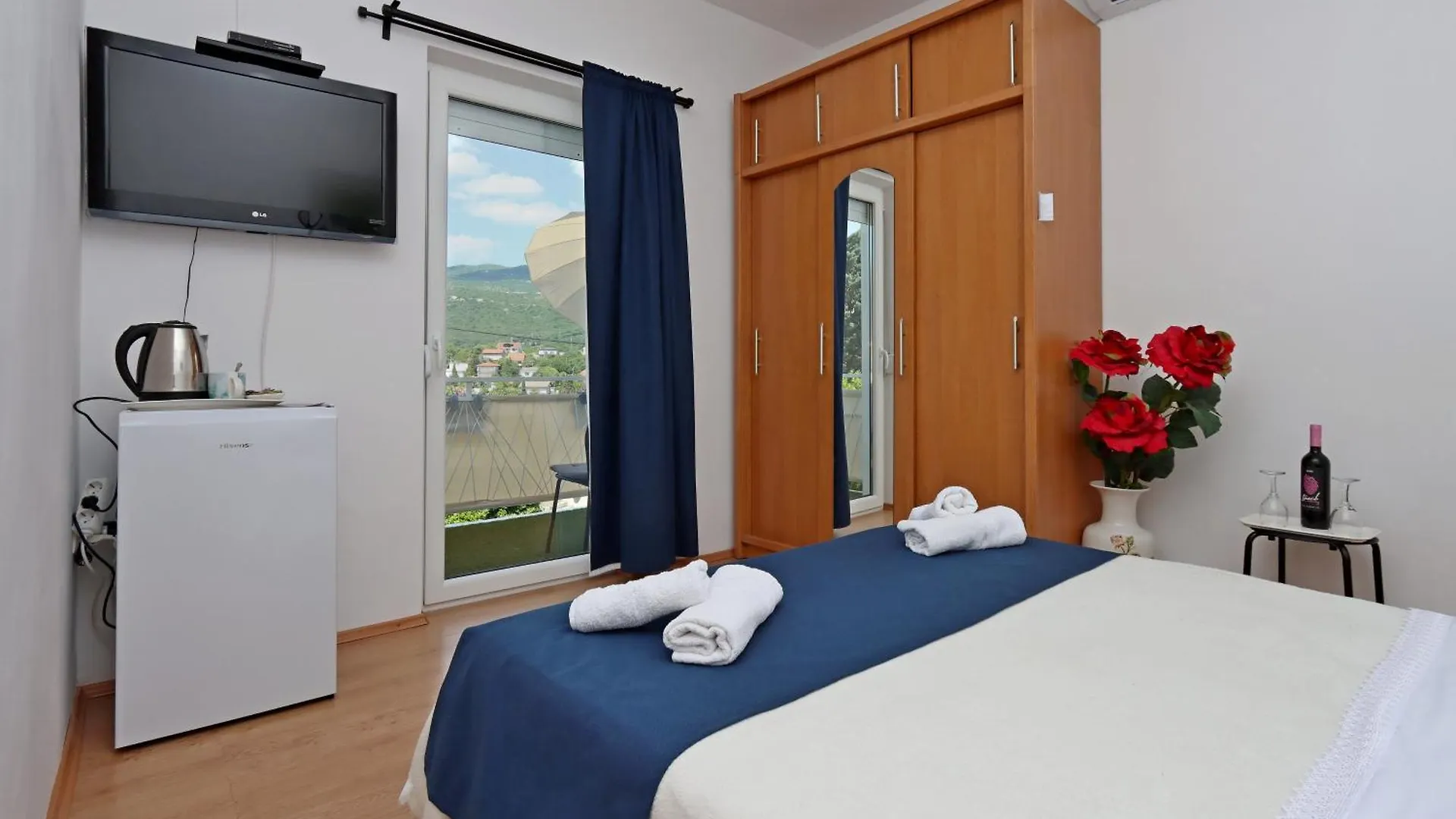 Rooms With A Parking Space Novi Vinodolski - 21509 0*,  Croazia