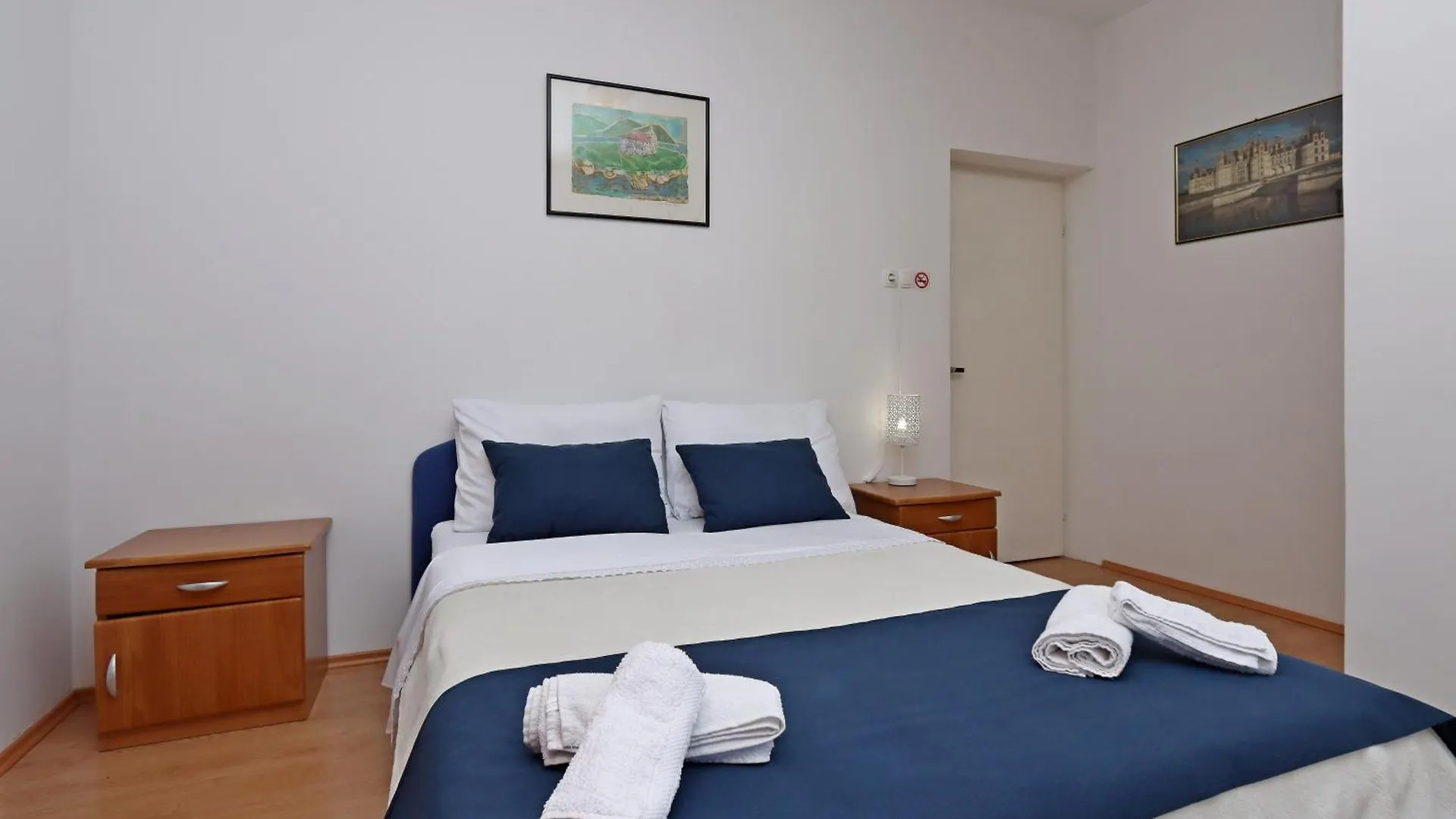 Rooms With A Parking Space Novi Vinodolski - 21509