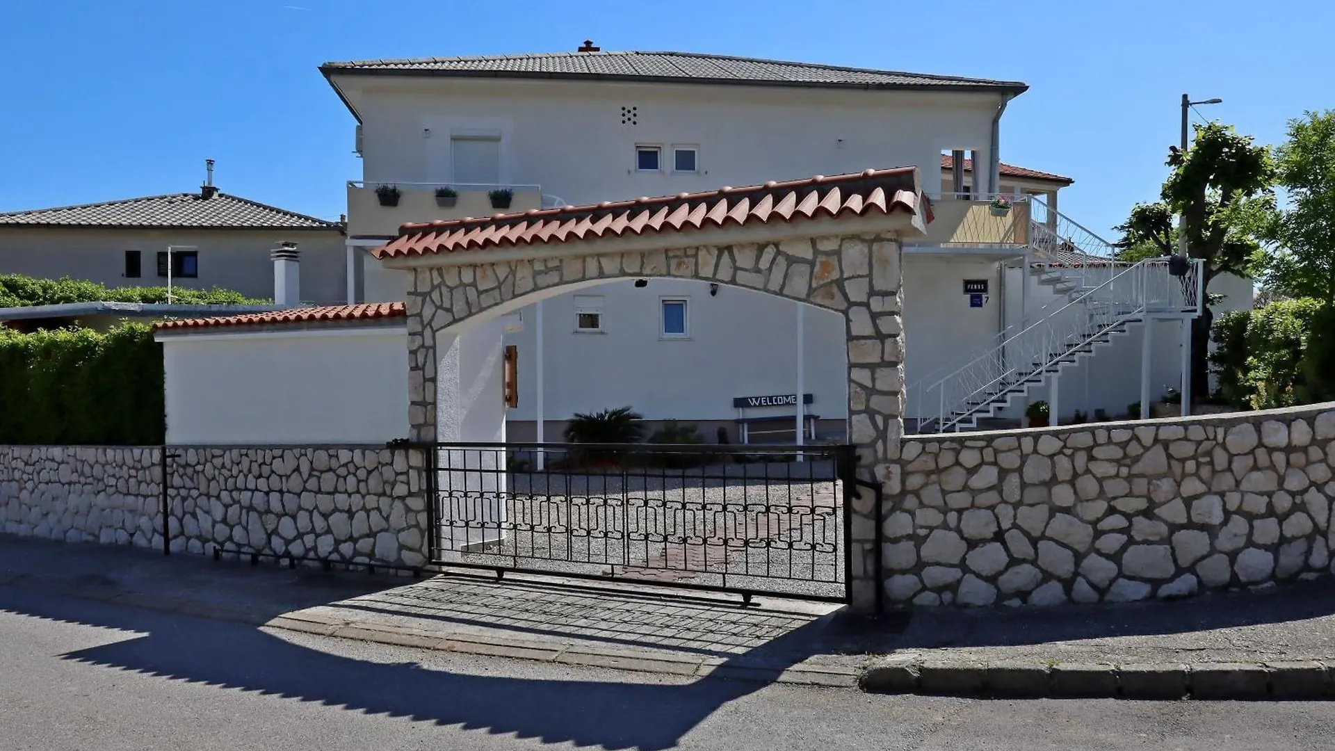Rooms With A Parking Space Novi Vinodolski - 21509