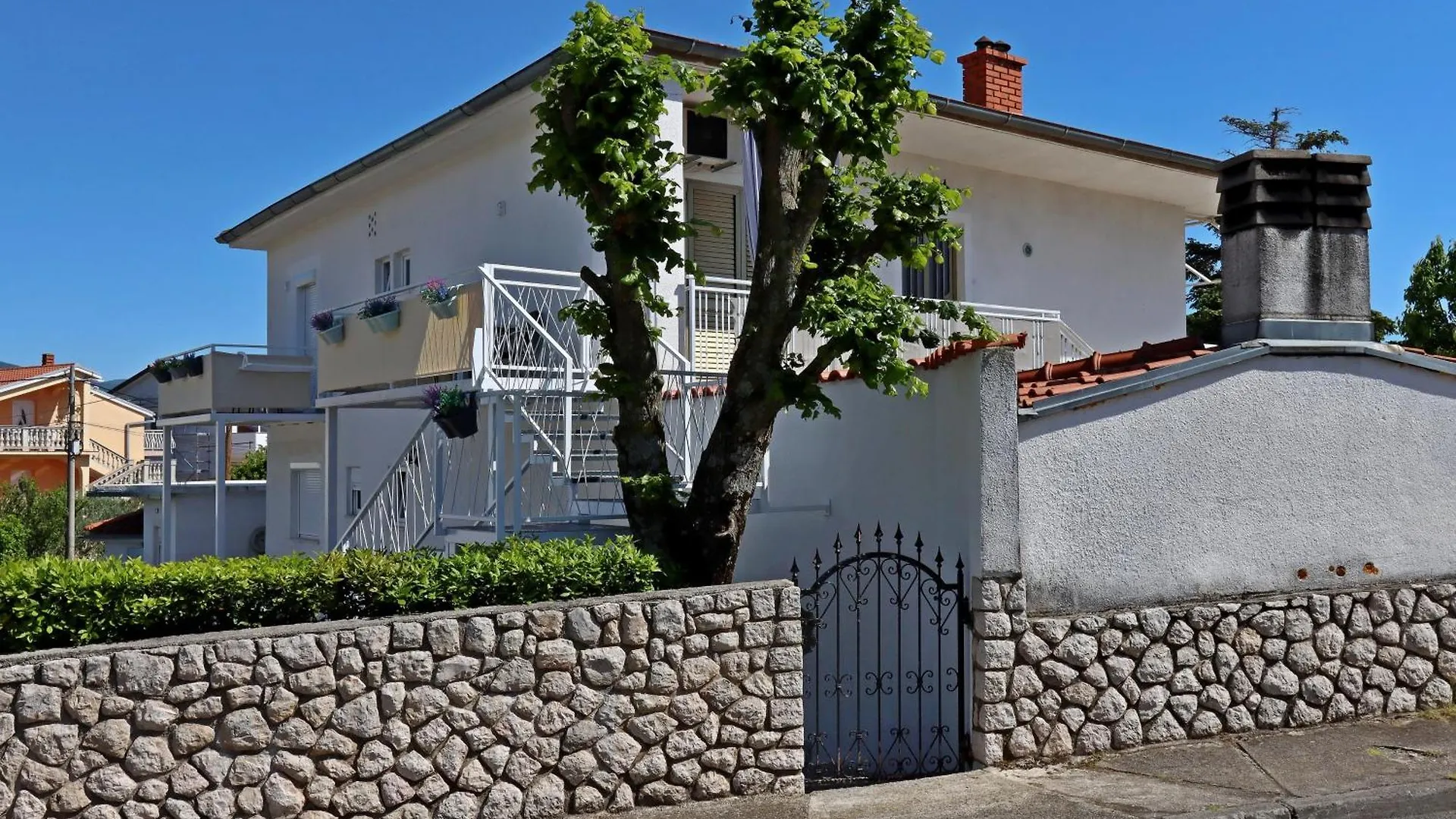Rooms With A Parking Space Novi Vinodolski - 21509 Affittacamere